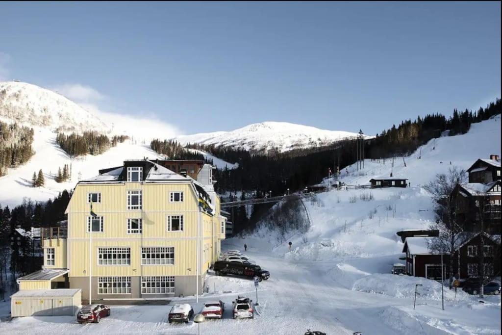 Slope-Side Fun Ski-In Ski-Out Retreat For 3 آرا المظهر الخارجي الصورة